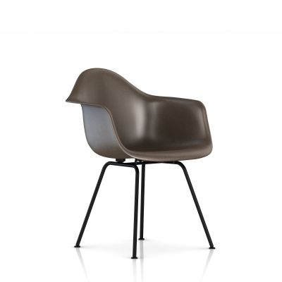 Eames 4腿底座模压玻璃纤维扶手椅