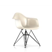 Eames 金属底座模压玻璃纤维扶手椅