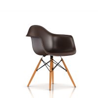 Eames 木质底座模压塑壳扶手椅