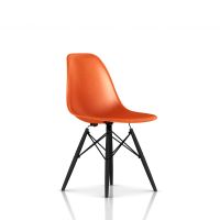 Eames 木质底座模压玻璃纤维单椅